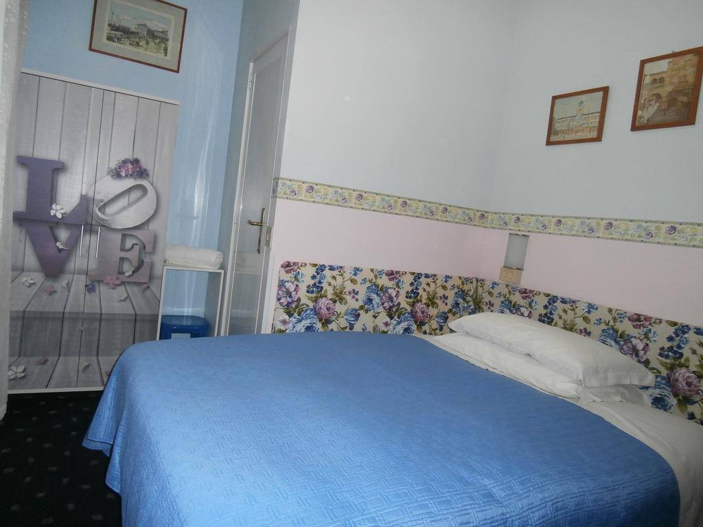 Junior Hotel