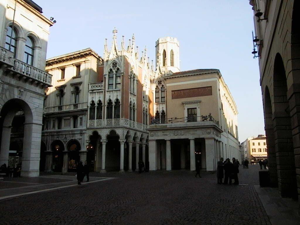 Junior Hotel
