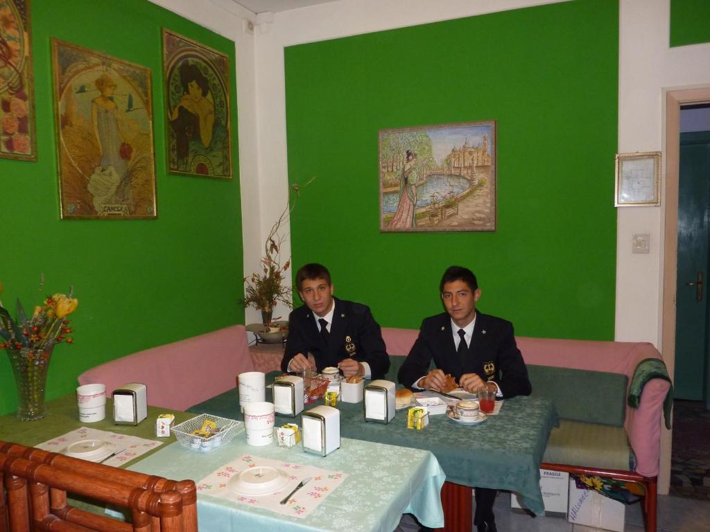 Junior Hotel